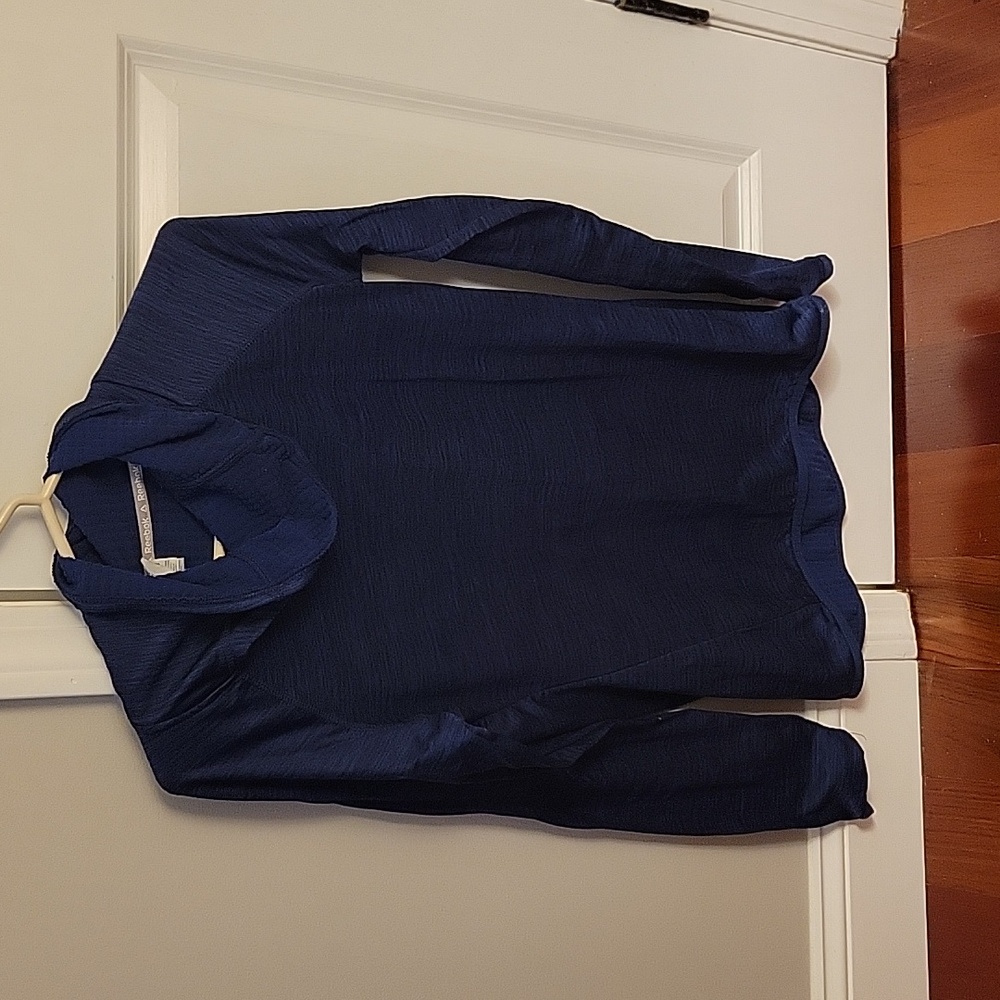 Reebok top with thumb holes size s